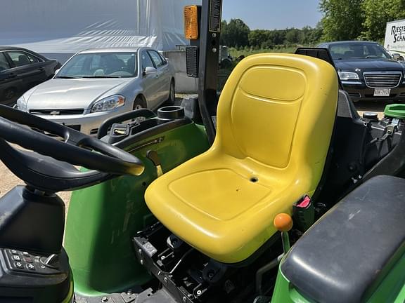 Image of John Deere 3032E equipment image 2