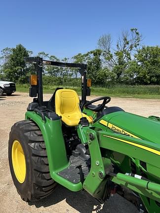 Image of John Deere 3032E equipment image 4