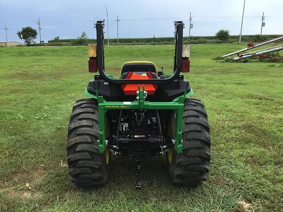Image of John Deere 3032E equipment image 4