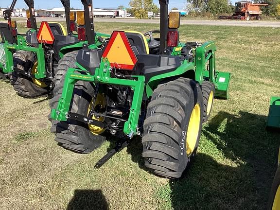 Image of John Deere 3032E equipment image 3