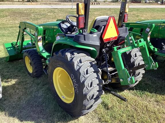 Image of John Deere 3032E equipment image 2