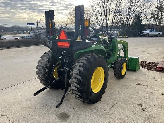 Image of John Deere 3032E equipment image 4