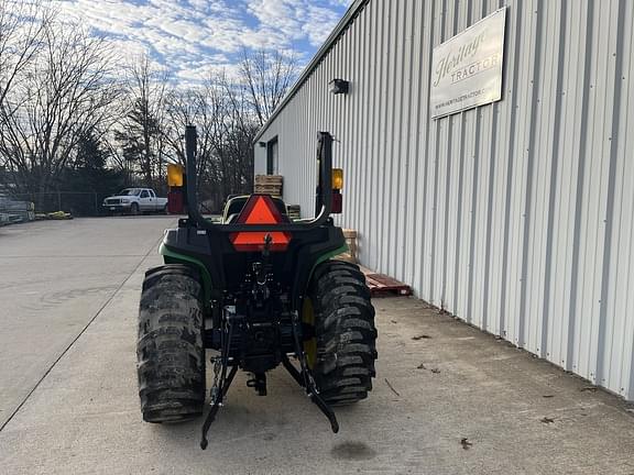 Image of John Deere 3032E equipment image 3