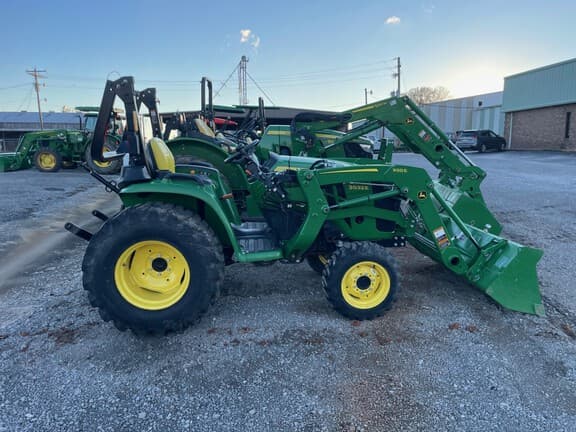 Image of John Deere 3032E equipment image 1