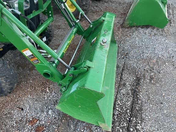 Image of John Deere 3032E equipment image 3