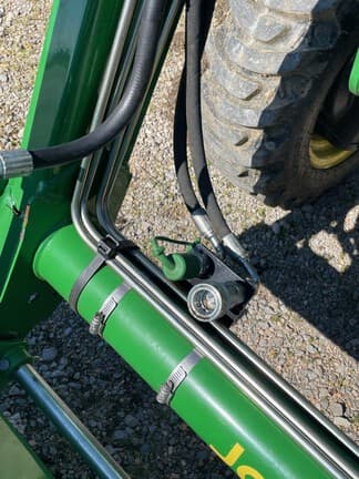 Image of John Deere 3032E equipment image 2