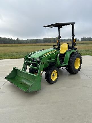 Image of John Deere 3032E equipment image 2