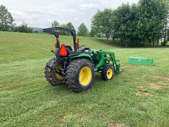 Image of John Deere 3032E equipment image 3