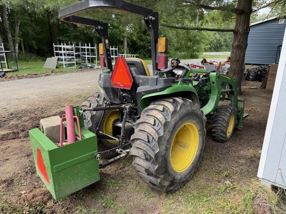 Image of John Deere 3032E equipment image 1