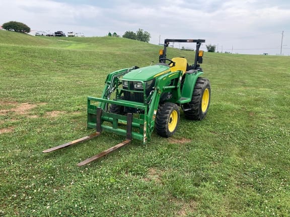 2023 John Deere 3032E Equipment Image0