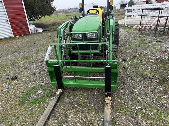 Image of John Deere 3032E equipment image 3