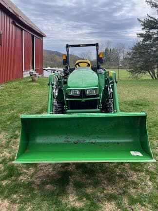 Image of John Deere 3032E equipment image 4