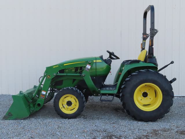 Image of John Deere 3032E equipment image 2