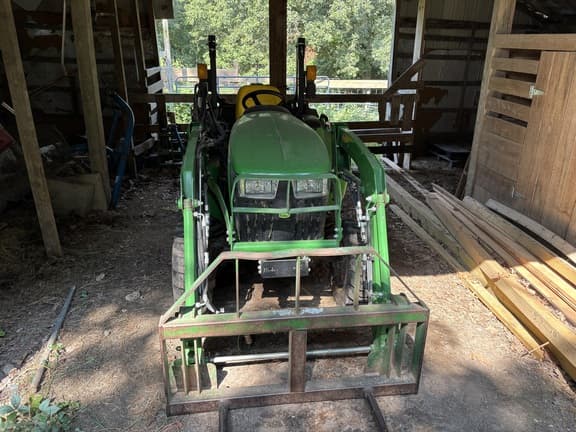 Image of John Deere 3032E equipment image 3