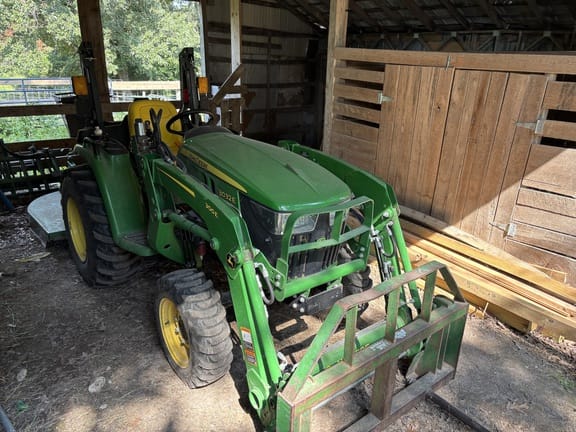 2023 John Deere 3032E Equipment Image0