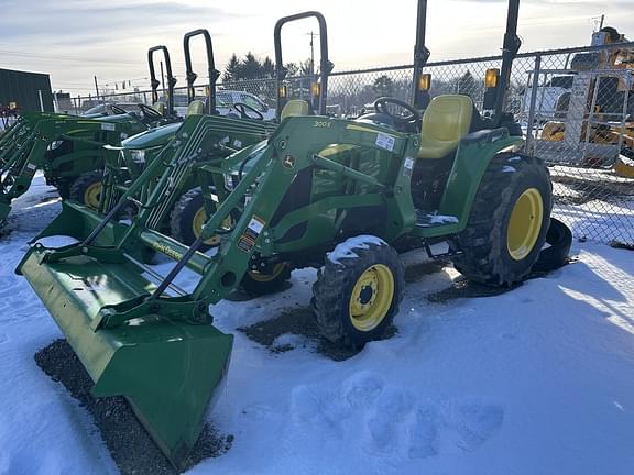 Image of John Deere 3032E equipment image 1