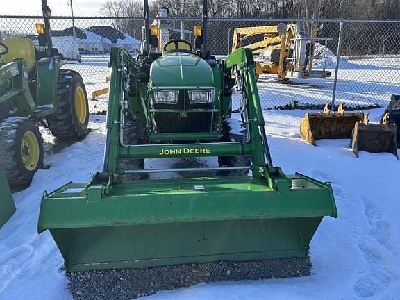 Image of John Deere 3032E equipment image 2