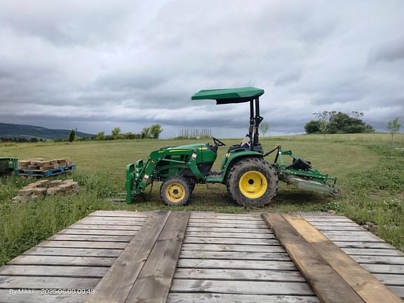 Image of John Deere 3032E equipment image 1