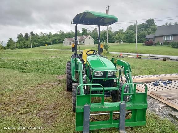 Image of John Deere 3032E equipment image 4