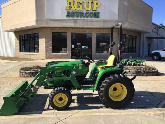 2023 John Deere 3032E Equipment Image0