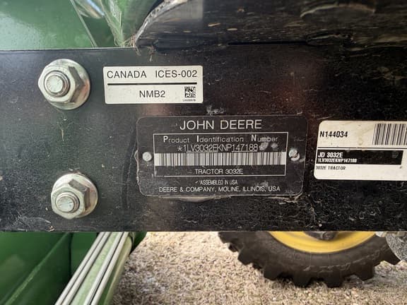 Image of John Deere 3032E equipment image 4