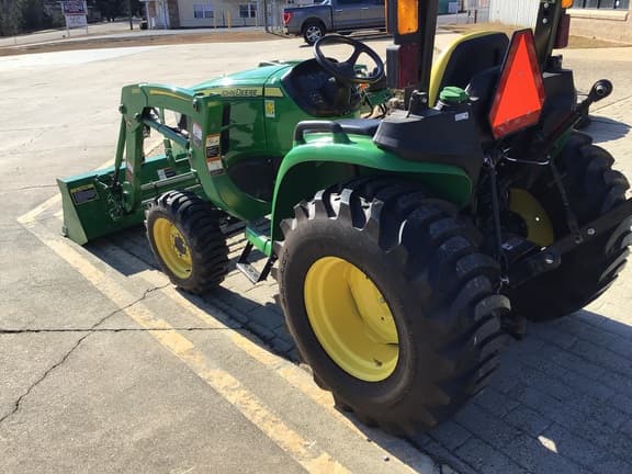 Image of John Deere 3032E equipment image 1