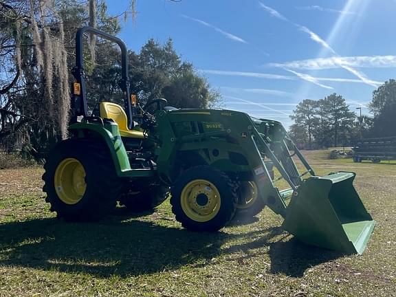 Image of John Deere 3032E equipment image 4