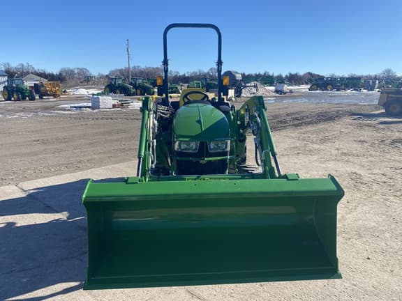 Image of John Deere 3032E equipment image 3