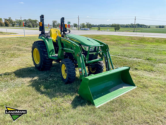 Image of John Deere 3032E equipment image 3