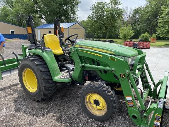 Image of John Deere 3032E equipment image 4