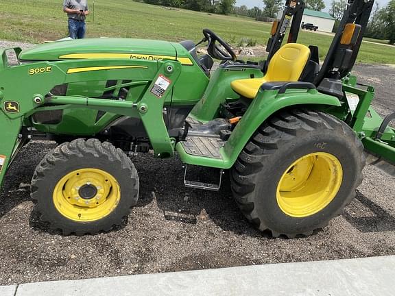 Image of John Deere 3032E equipment image 1