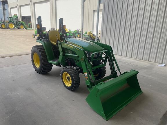 Image of John Deere 3032E equipment image 4