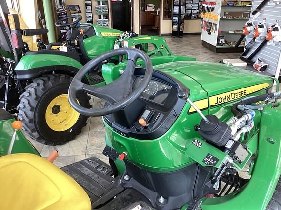 Image of John Deere 3025E equipment image 3