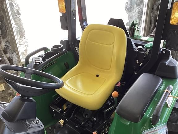 Image of John Deere 3025E equipment image 4