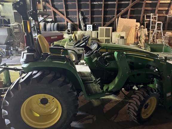 Image of John Deere 3032E equipment image 2