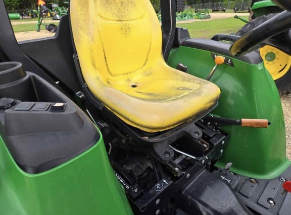 Image of John Deere 3032E Image 1