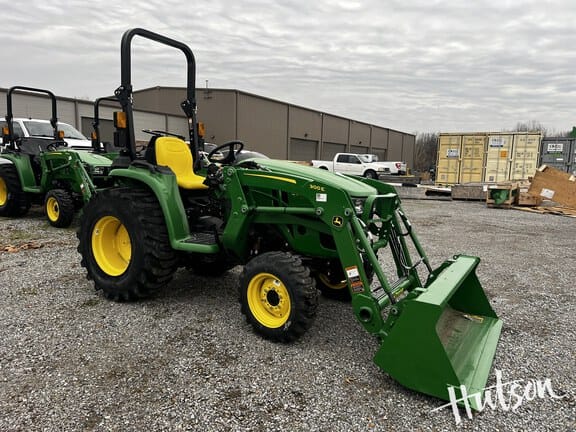 Main image John Deere 3032E