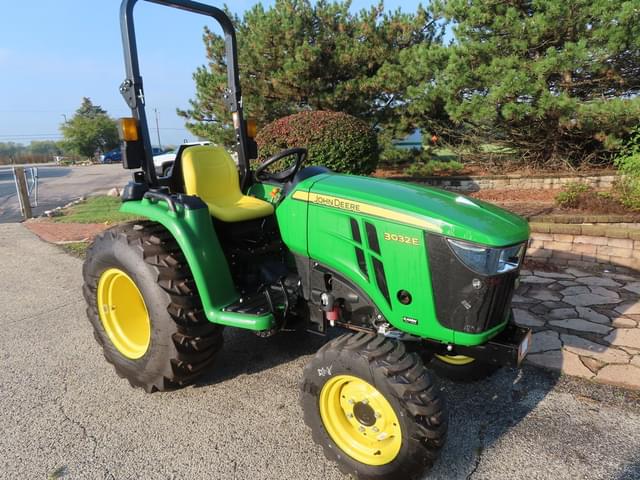 Image of John Deere 3032E equipment image 1