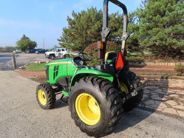 Image of John Deere 3032E equipment image 4