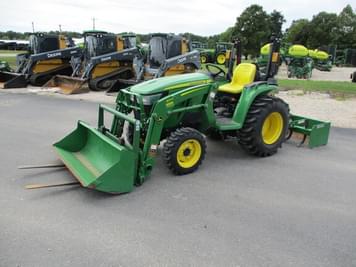Main image John Deere 3032E