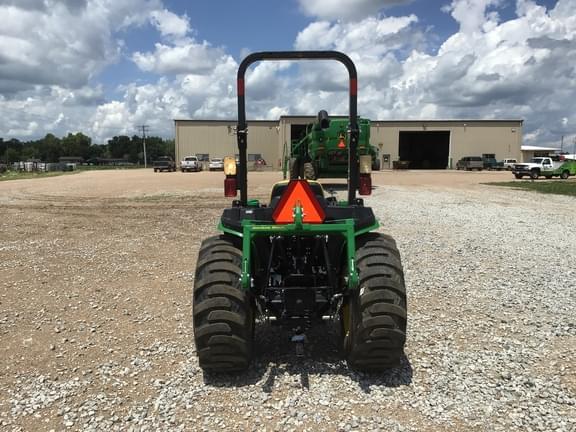Image of John Deere 3032E equipment image 4