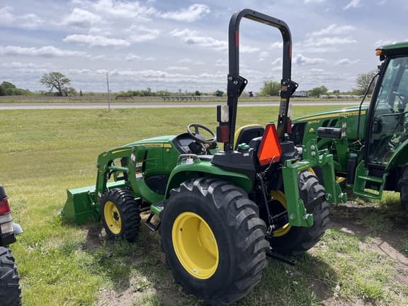Image of John Deere 3032E equipment image 3