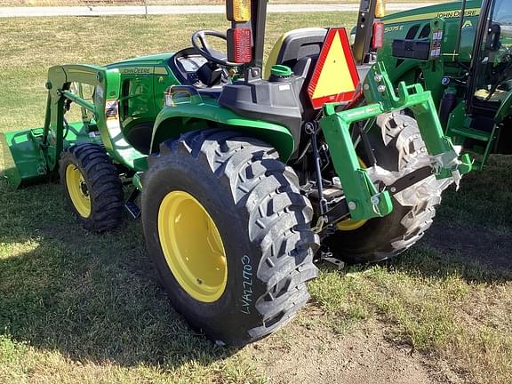 Image of John Deere 3032E equipment image 4