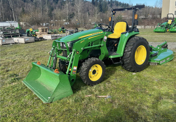 2023 John Deere 3032E Equipment Image0