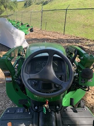 Image of John Deere 3032E equipment image 3