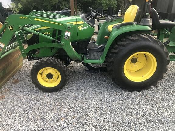Image of John Deere 3032E Primary image