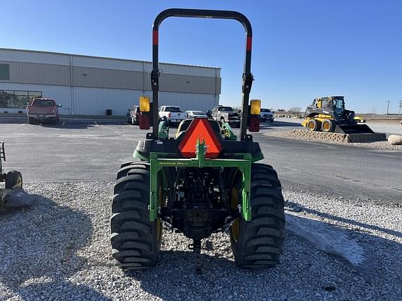 Image of John Deere 3032E equipment image 4