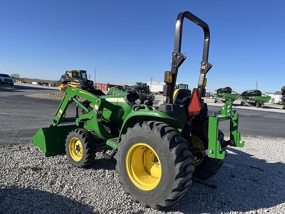 Image of John Deere 3032E equipment image 3