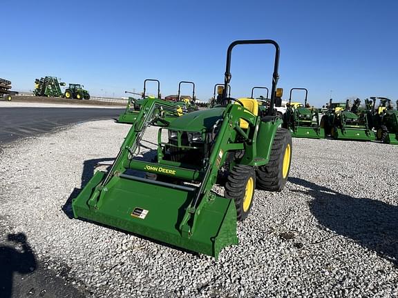 Image of John Deere 3032E equipment image 2