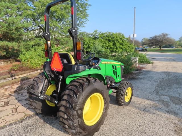 Image of John Deere 3032E equipment image 3